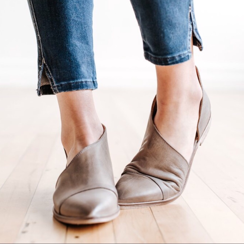 ⭐️JUST IN New STONE Side Cutout Flats